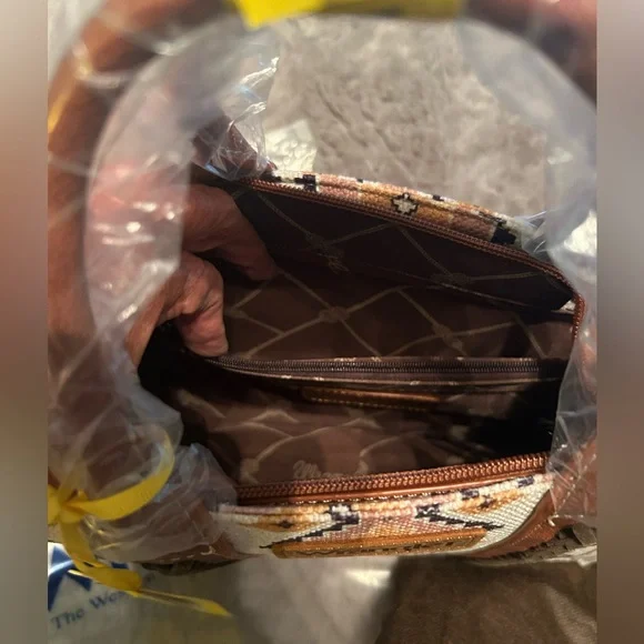 NWT / Wrangler Southwestern Aztec Print Canvas Tote Crossbody Bag / Retail $80 - Picture 3 of 9